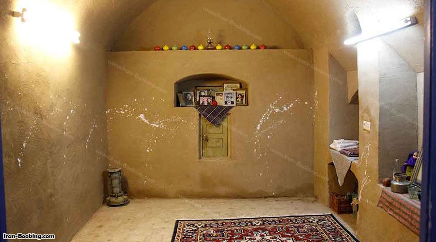 داخل اتاق اقامتگاه بومگردی نار تی‌ تی تفت یزد