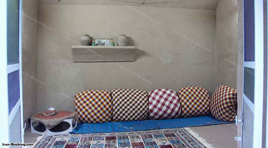 داخل اتاق اقامتگاه بومگردی نار تی‌ تی تفت