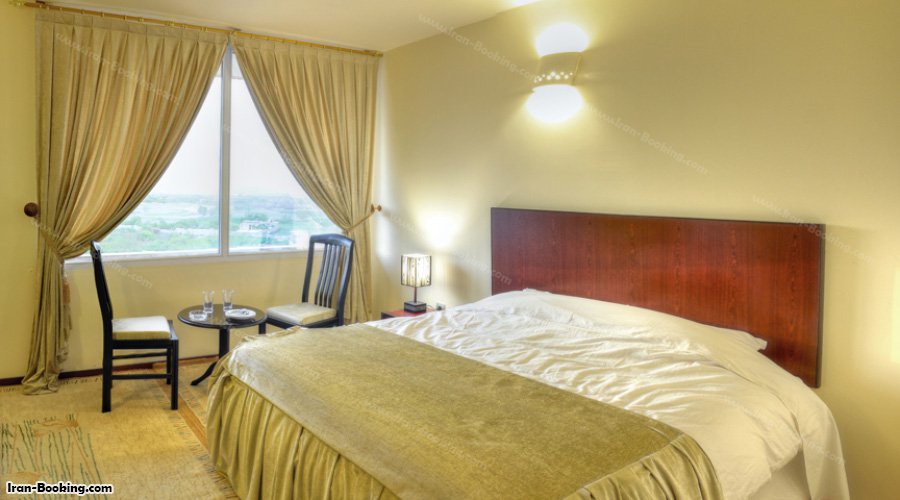 اتاق دوتخته هتل نگارستان کاشان