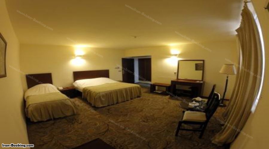 اتاق سه تخته هتل نگارستان کاشان