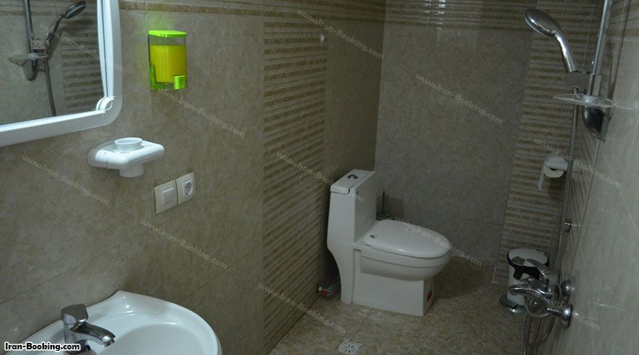 سرویس بهداشتی اتاق هتل نیک حاتم چالوس