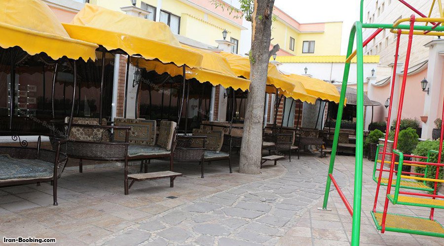 حیاط و محوطه هتل نیما مشهد