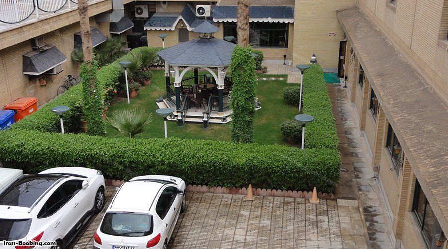 محوطه هتل اکسین اهواز