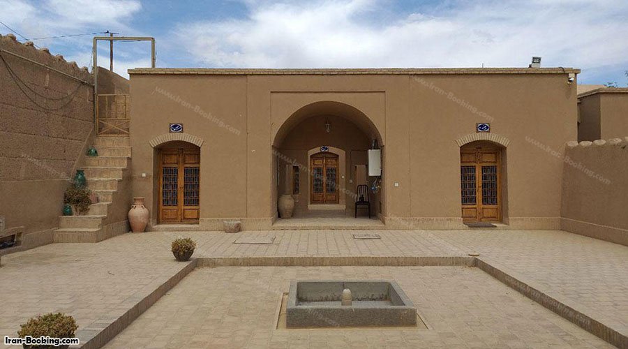 محوطه هتل باغ پهلوان پور یزد