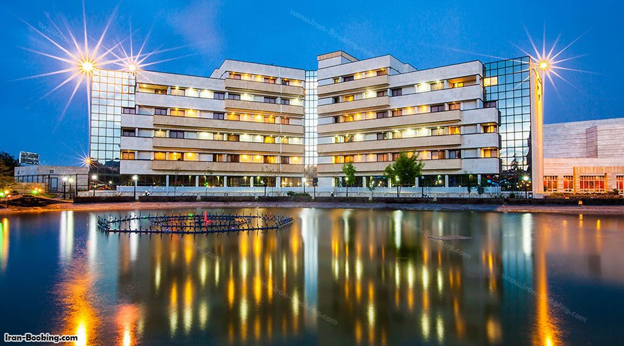 نمای هتل پارس مشهد در شب