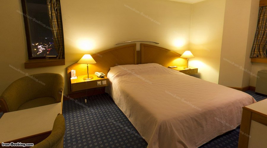 تخت اتاق هتل پارس شیراز