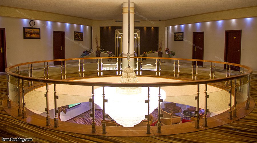 راهرو و راه پله هتل کاروانسرای آبادان