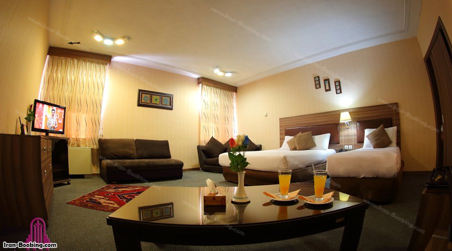 اتاق سه تخته هتل پارسیان آزادی همدان