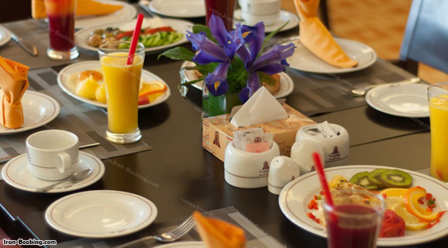 سالن صبحانه پارسه هتل آزادی تهران