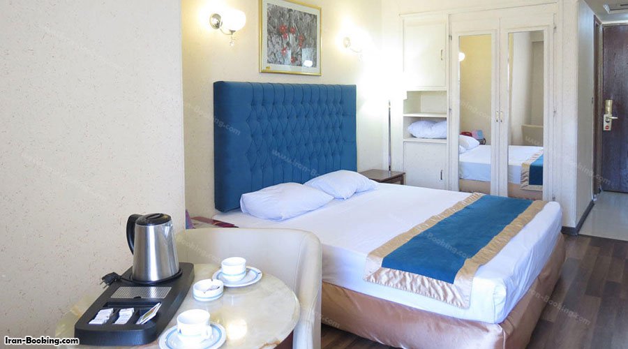 تخت اتاق هتل پارسیان آزادی یاسوج