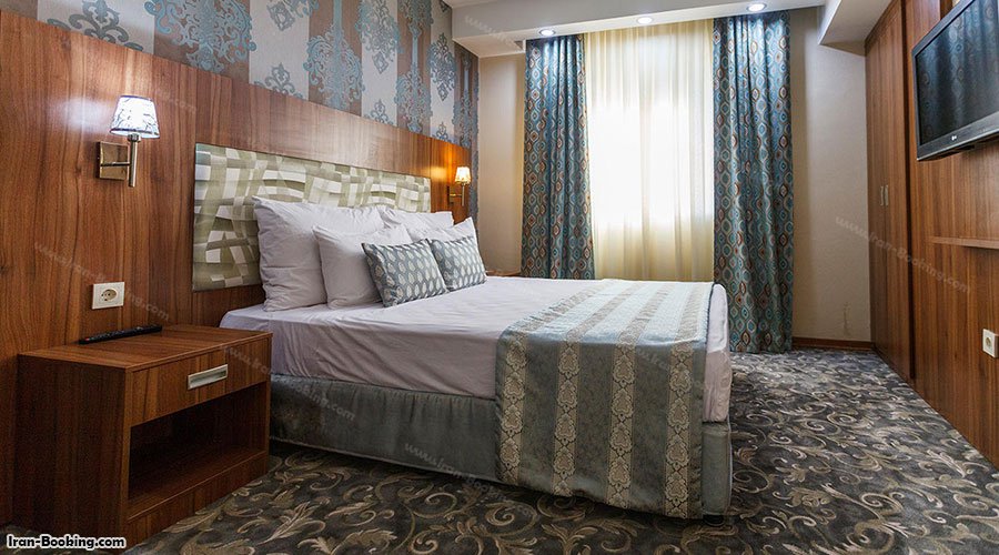 تخت اتاق هتل پارسیان شیراز