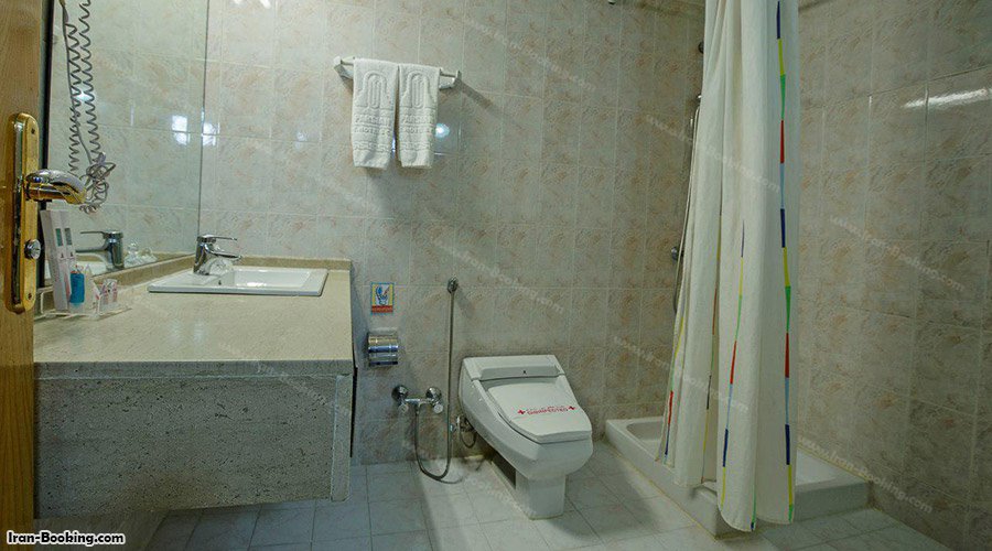 سرویس بهداشتی اتاق هتل پارسیان سوئیت