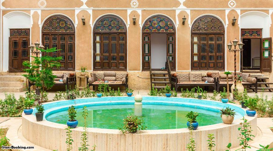 محوطه هتل سنتی رز یزد