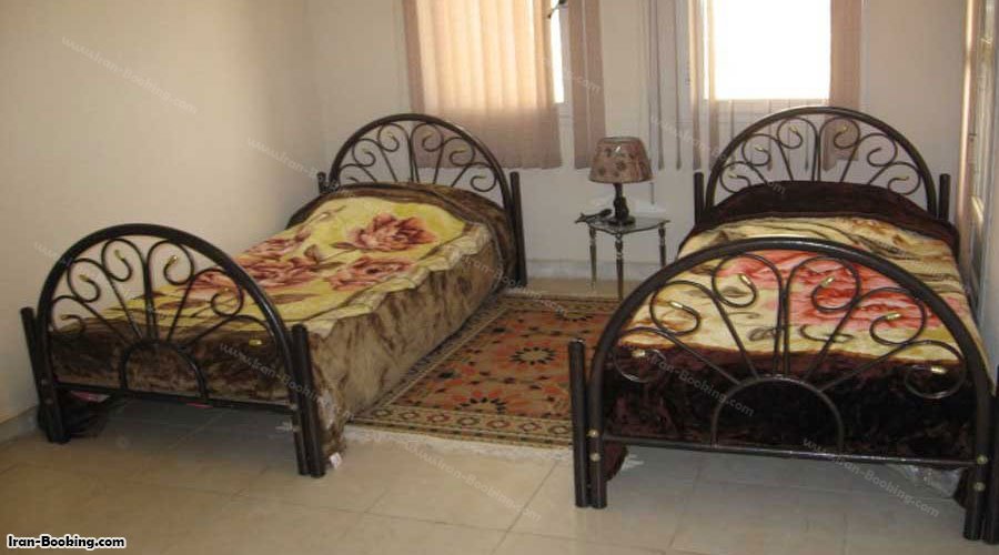 تخت اتاق هتل رمیله عسلویه