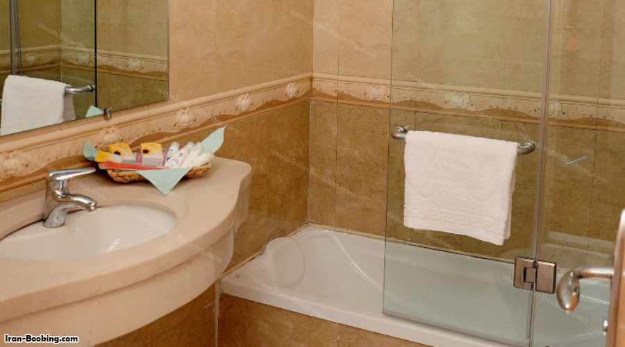 سرویس بهداشتی اتاق هتل سفیر اصفهان