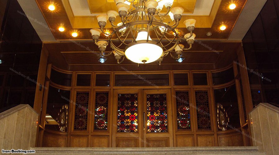 ورودی هتل آپارتمان سفیر قشم