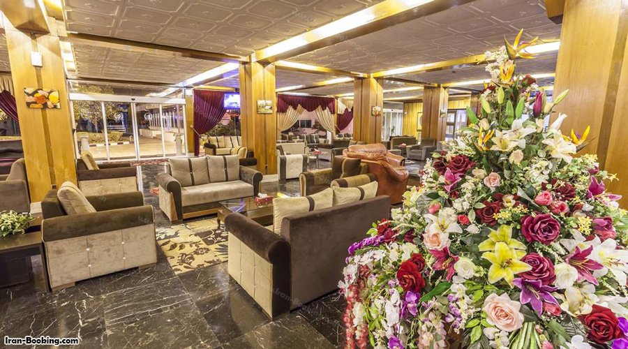 عکس لابی هتل سفید کنار انزلی