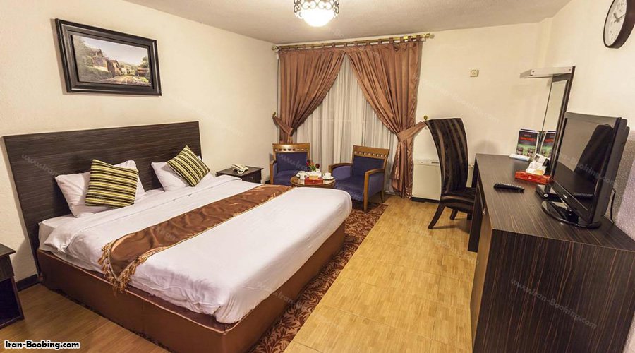 اتاق هتل سفید کنار انزلی