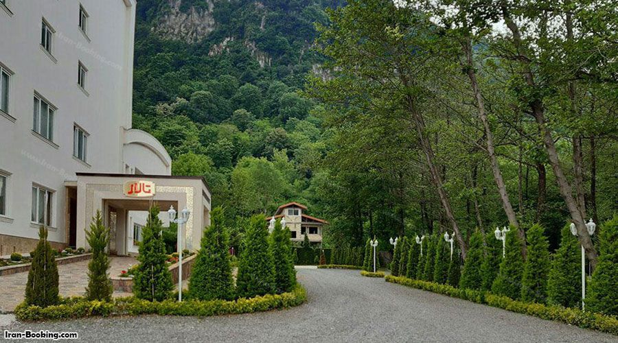 محوطه هتل شهرزاد لاهیجان