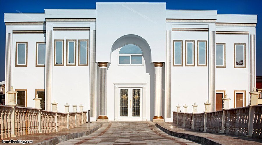 ورودی ساختمان هتل ترنج کیش