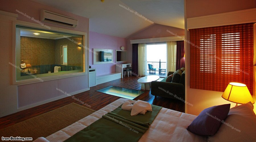 نمای داخل اتاق هتل ترنج کیش