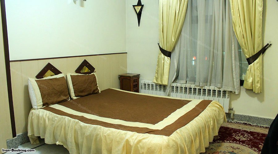 تخت اتاق هتل طوطیا اصفهان