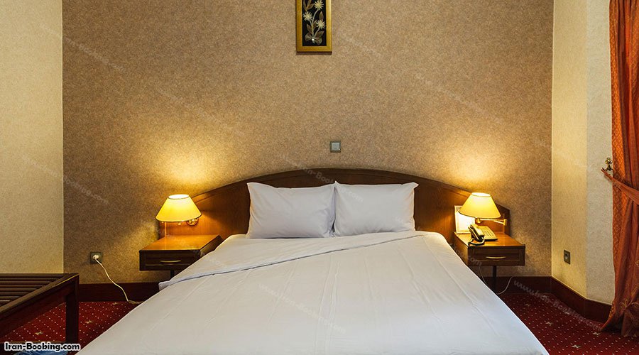 تخت اتاق هتل جهانگردی یزد