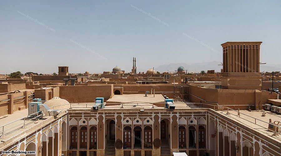 محوطه هتل سنتی مهر یزد