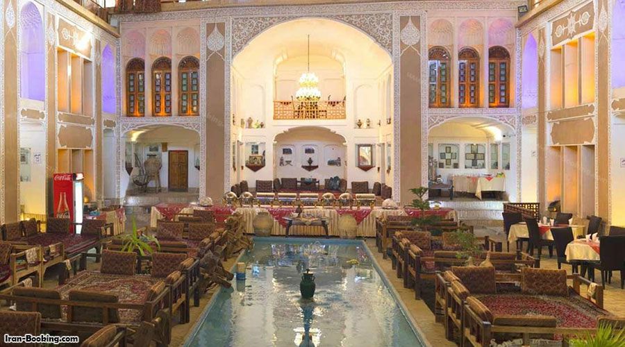 محوطه هتل سنتی والی