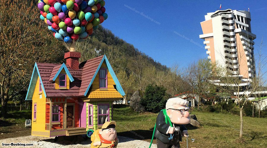 محوطه هتل ونوس پلاس چالوس