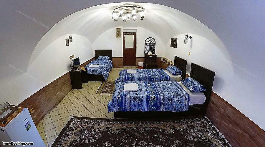 اتاق سه تخته هتل فانوس ویونا کاشان