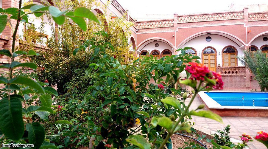 محوطه هتل فانوس ویونا کاشان