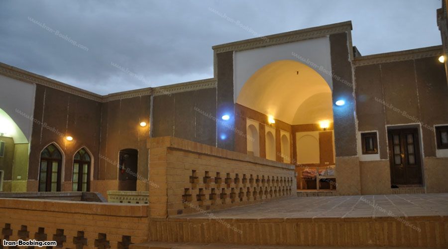 محوطه هتل یه تا خور و بیابانک