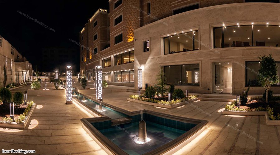 محوطه هتل زندیه شیراز