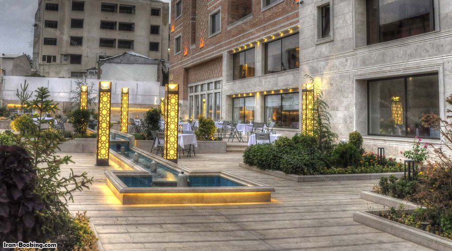 باغ محوطه هتل زندیه شیراز