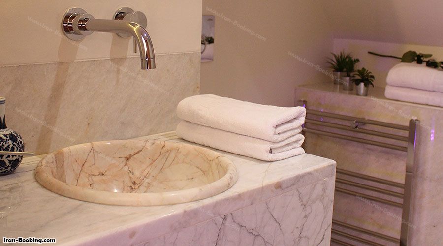 سرویس بهداشتی اتاق هتل سنتی زاویه کاشان