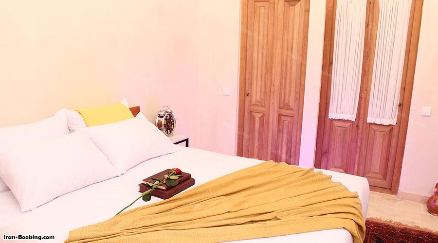 اتاق هتل سنتی زاویه کاشان