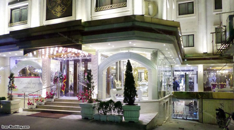ورودی هتل آپارتمان زمرد مشهد